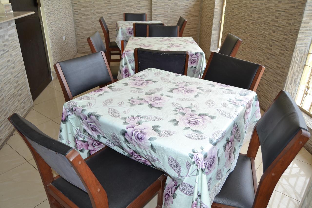 Barcelona Lodge 바가모요 외부 사진